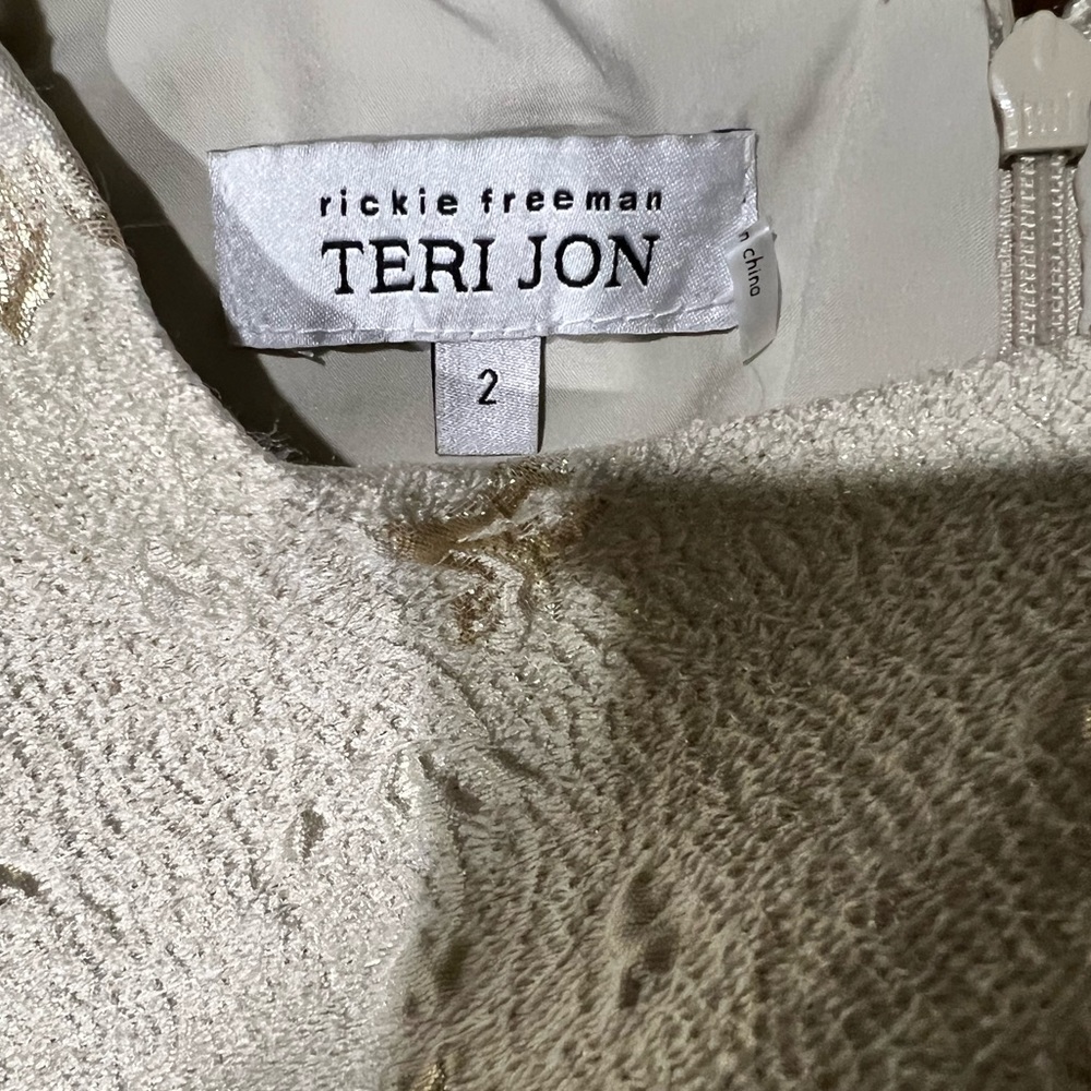 Neiman Marcus Mother of Bride Formal Gold Side Ruffle Trumpet Jacquard Gown sz 2 - Picture 5 of 13